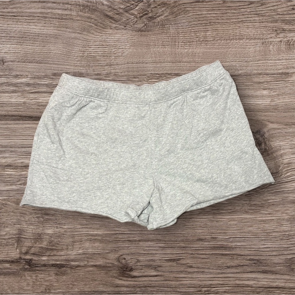 Universal Threads Women’s Light Gray Sweat Pant Short